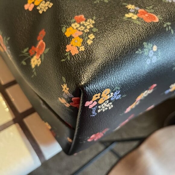 Coach Gallery Tote - Wildflower - NEW - Picture 8 of 16